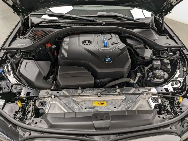 BMW 330 330e Sedan