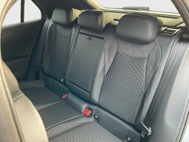 Volkswagen T-Roc 1.5 eTSI DSG R-Line