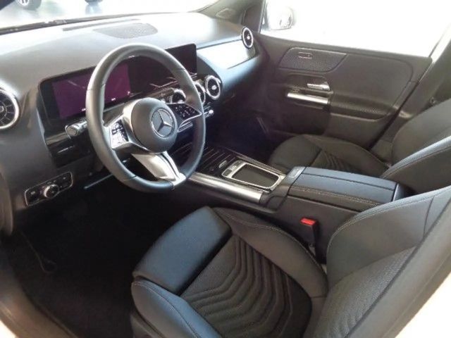 Mercedes-Benz B 180 KAMERA,LED,NAVI,NP:44.095,-