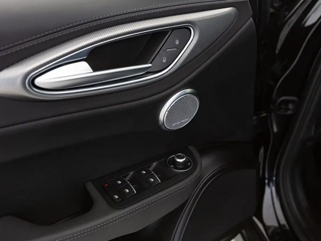 Alfa Romeo Giulia AT8 Q4