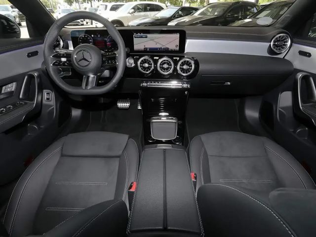 Mercedes-Benz CLA 200 AMG Line Coupé