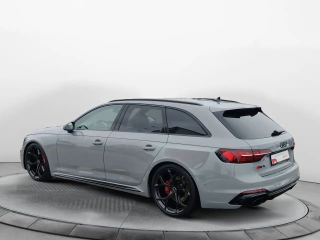 Audi RS4 Avant Quattro S-Tronic