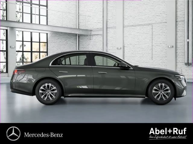 Mercedes-Benz E 200 AVANTGARDE Sedan