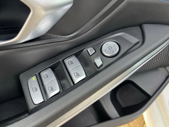 BMW 318 318i M-Sport Sedan