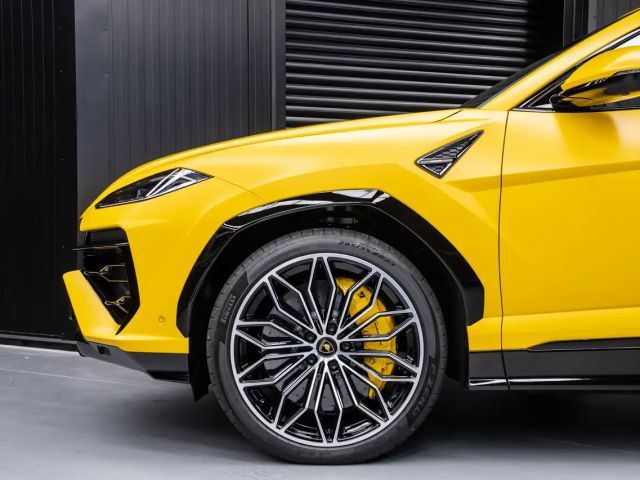Lamborghini Urus Urus SE + B&W + Panorama + Massage seats + Ambient