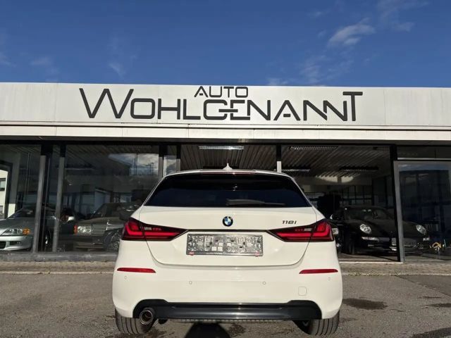 BMW 118 118i Sedan Sport Line