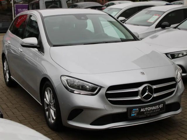 Mercedes-Benz B 180 Sedan