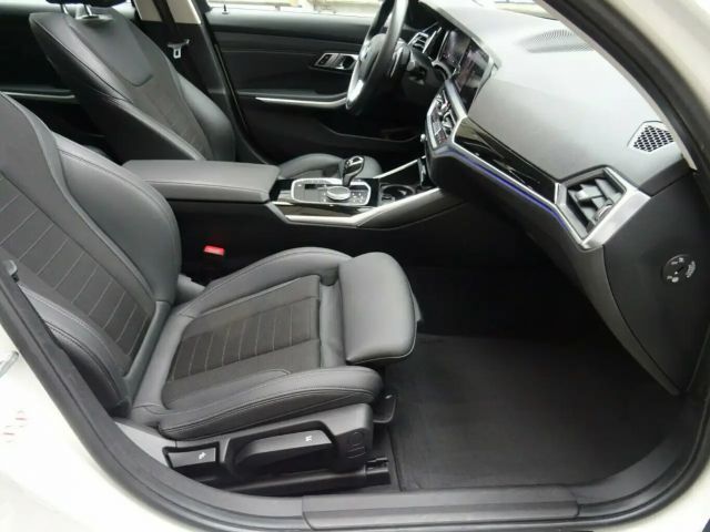 BMW 320 320i Sedan Sport Line