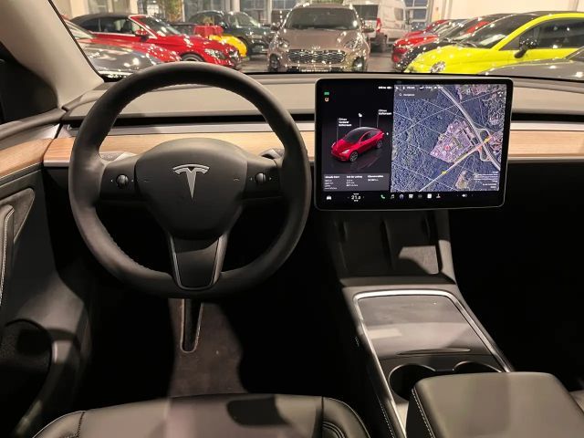 Tesla Model Y RWD Standard Range