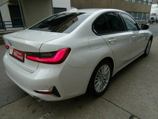 BMW 320 320d Luxury Line Sedan xDrive