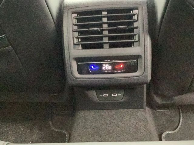 Volkswagen Golf 1.5 eTSI DSG Golf VIII R-Line