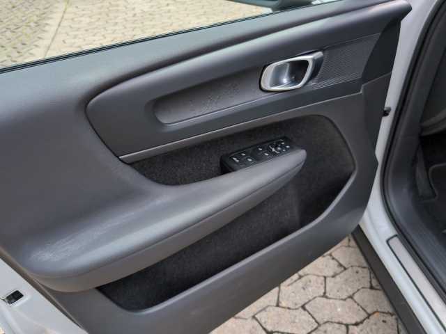 Volvo XC40 +Pur+Electric+PDCv/h+abged.Scheiben+AHKsemi+