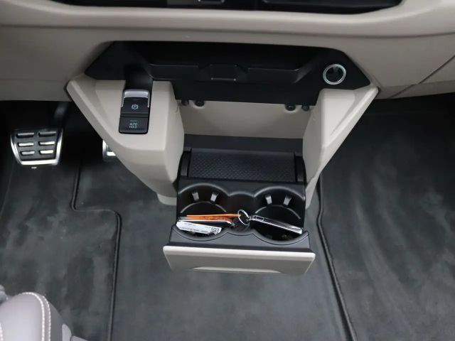 Volkswagen Multivan 2.0 TDI DSG Lang Style T7