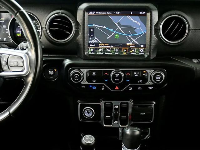 Jeep Wrangler Sahara