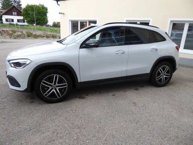 Mercedes-Benz GLA 200 4MATIC GLA 200 d