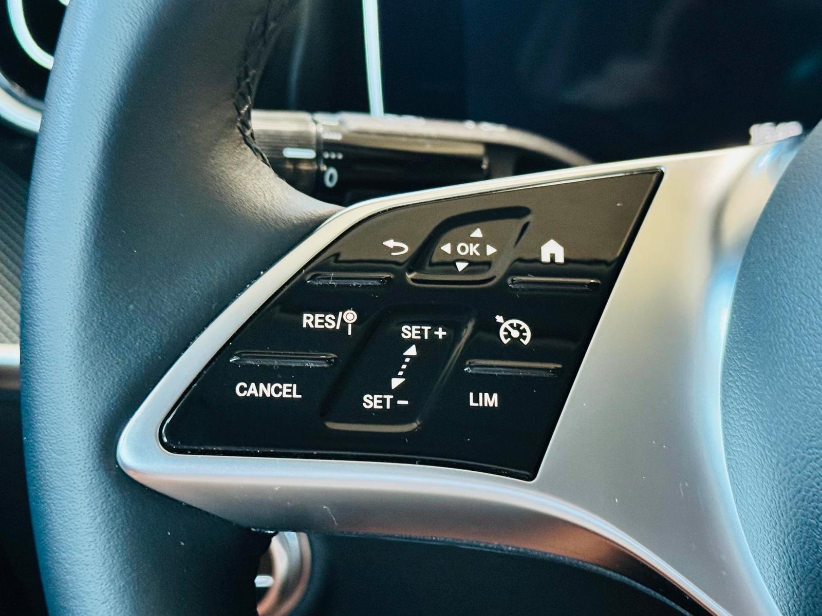 Mercedes-Benz C 200 AVANTGARDE Sedan