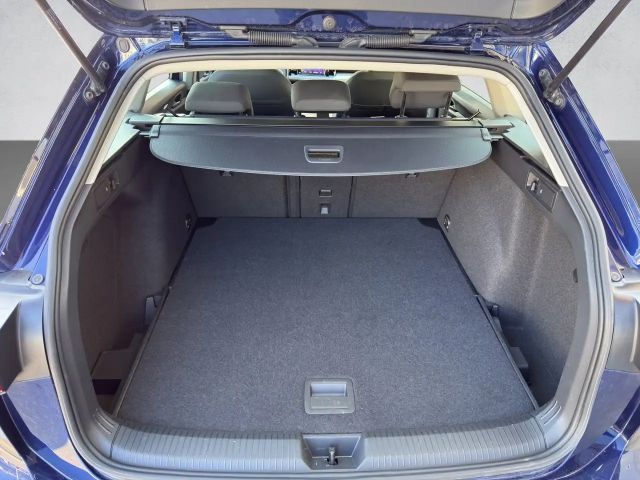 Volkswagen Golf Life Variant