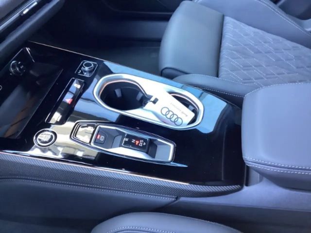 Audi A6 Avant Quattro S-Tronic