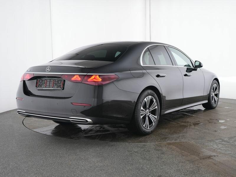 Mercedes-Benz E 200 AVANTGARDE Sedan