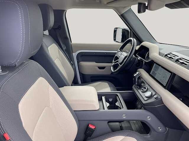 Land Rover Defender 110 Dynamic SE
