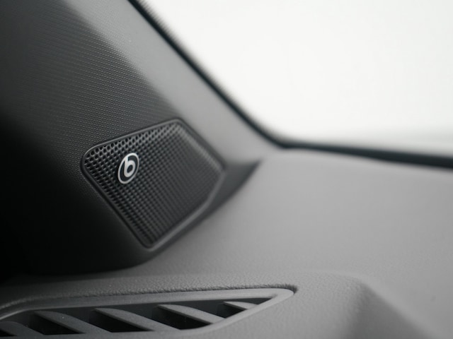 Volkswagen T-Roc T-Roc R  MATRIX AKRAPOVIC ACC DCC NAVI KAM SHZ