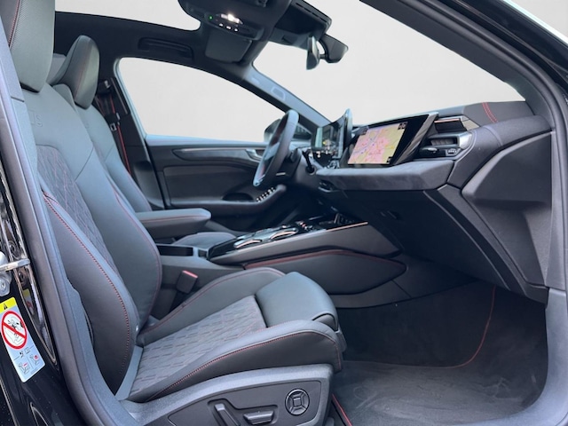 Audi A6 Avant Quattro S-Tronic