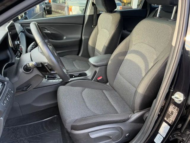 Hyundai i30 Lim, AUTOM.,Klimaaut., Navig., LED, 8 x Alu