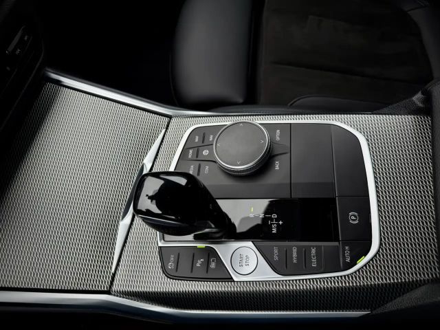 BMW 330 330e M-Sport xDrive