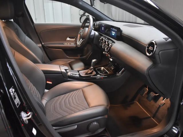 Mercedes-Benz A 180 A 180 d