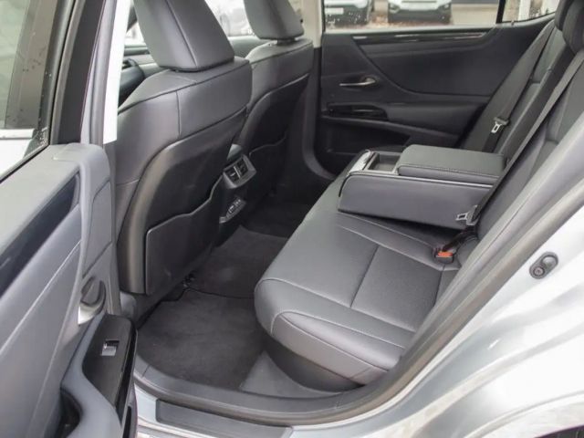 Lexus ES Business Line