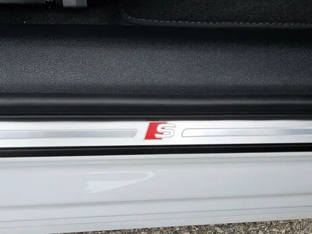 Audi A4 40 TDI Avant S-Line