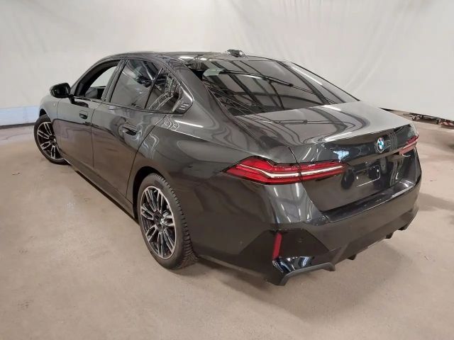 BMW 520 520i M-Sport Sedan