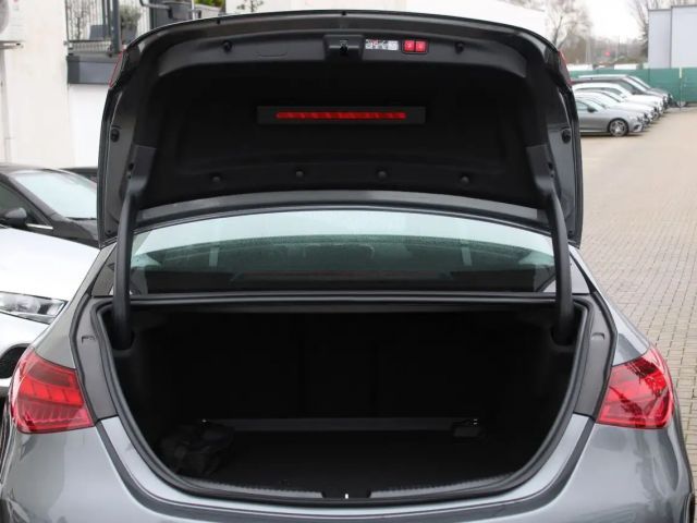 Mercedes-Benz C 200 AMG Line Sedan