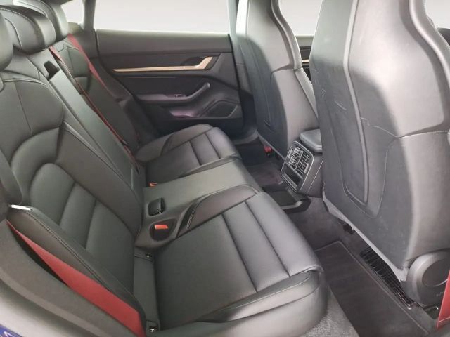 Porsche Taycan Plus