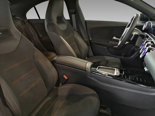 Mercedes-Benz CLA 180 AMG Line Coupé