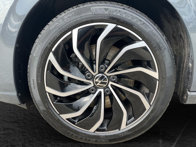 Volkswagen Golf 2.0 TDI DSG Style Variant