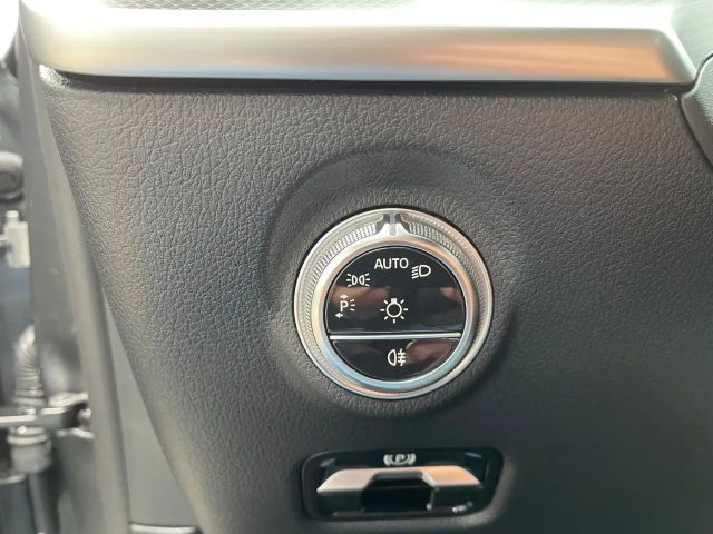 Mercedes-Benz C 180 AVANTGARDE Sedan