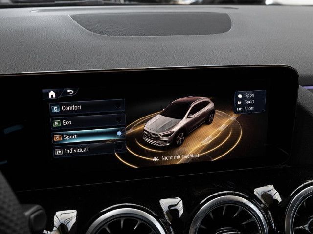 Mercedes-Benz GLA 180 AMG Line