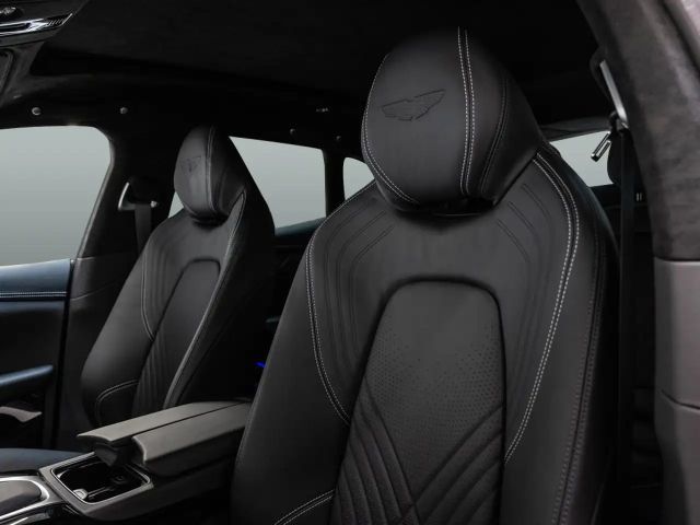 Aston Martin DBX Magnetic Silver Onyx Black