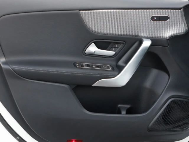 Mercedes-Benz A 180 A 180 d