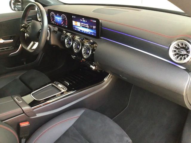 Mercedes-Benz CLA 200 AMG Line Coupé