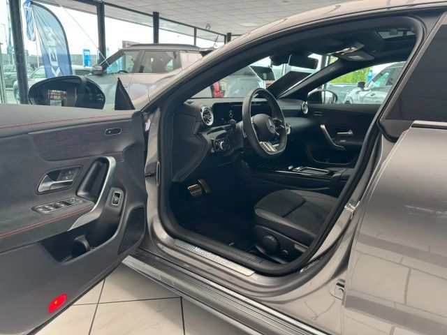 Mercedes-Benz CLA 200 AMG Line
