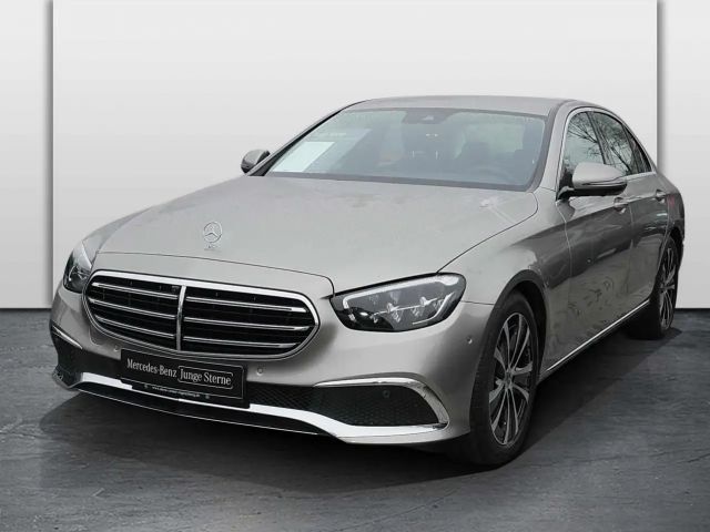 Mercedes-Benz E 200 EXCLUSIVE Sedan