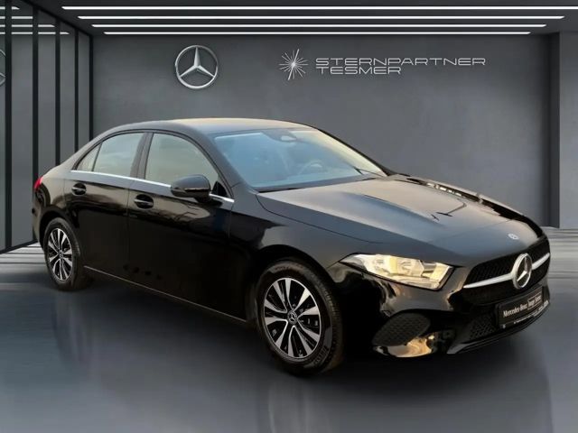 Mercedes-Benz A 180 Limousine AHK Kamera CarPlay SHZ VorrDistr