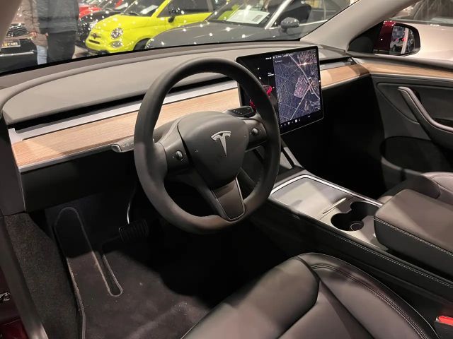 Tesla Model Y RWD Standard Range