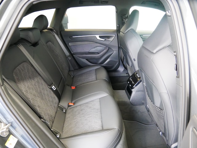 Audi A6 Avant Quattro S-Tronic