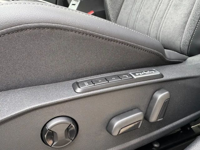 Volkswagen Golf Business DSG Variant