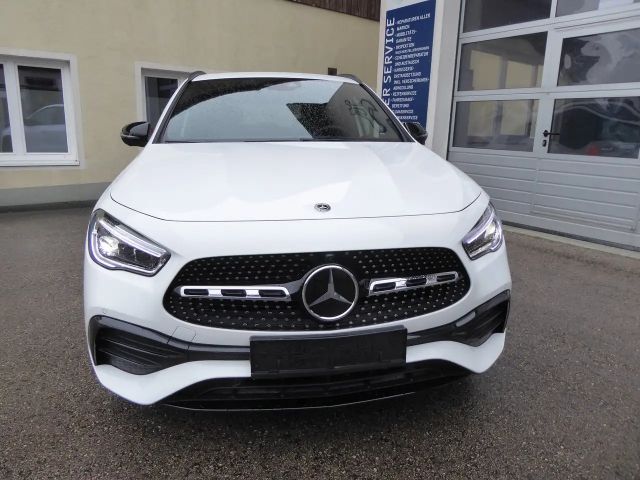 Mercedes-Benz GLA 200 4MATIC AMG Line GLA 200 d