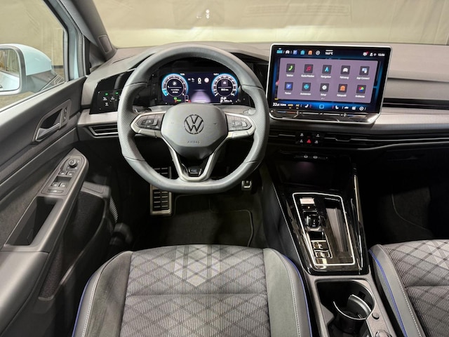 Volkswagen Golf 1.5 eTSI DSG R-Line