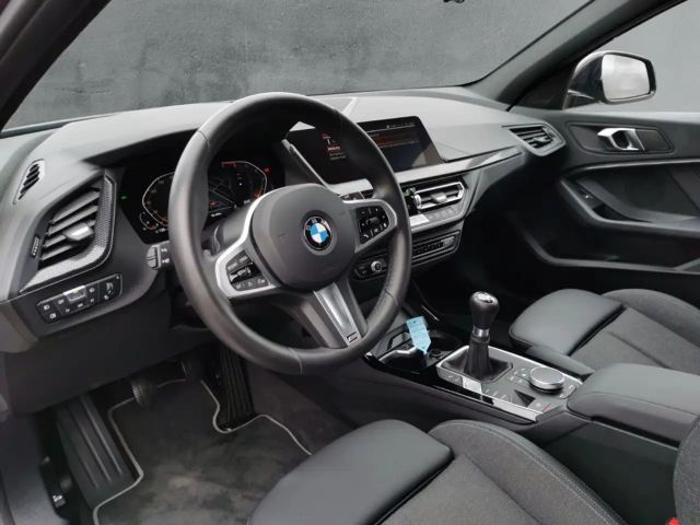 BMW 118 118i Sedan Sport Line